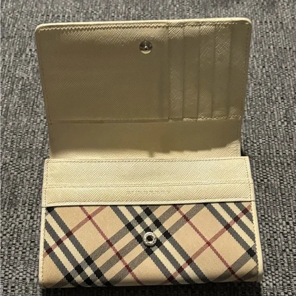 Burberry with COA Beige and Black Checkered Wallet authentic - Picture 6 of 14